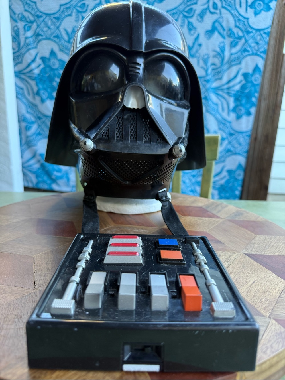 2004 Hasbro Star Wars Darth Vader Voice Changer Helmet & Chest Box Complete